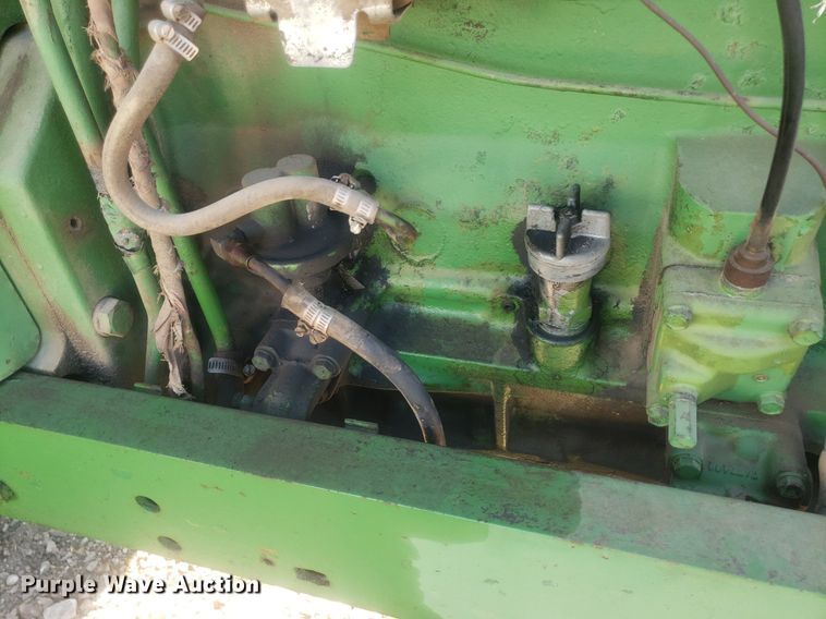 image for item IP9335 1963 John Deere 5010  tractor