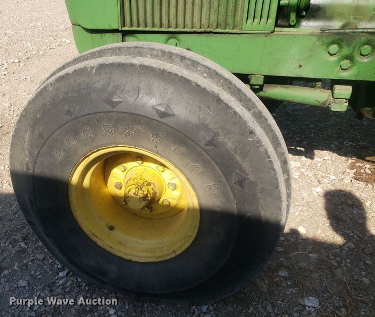 image for item IP9335 1963 John Deere 5010  tractor