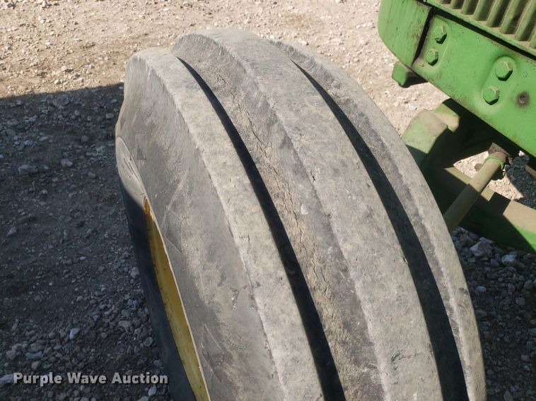 image for item IP9335 1963 John Deere 5010  tractor