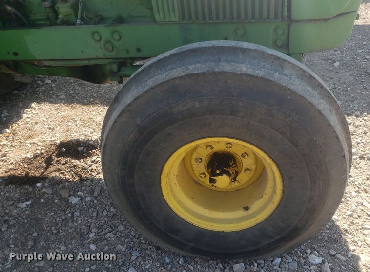 image for item IP9335 1963 John Deere 5010  tractor