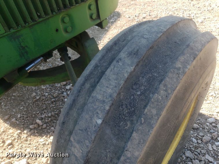 image for item IP9335 1963 John Deere 5010  tractor