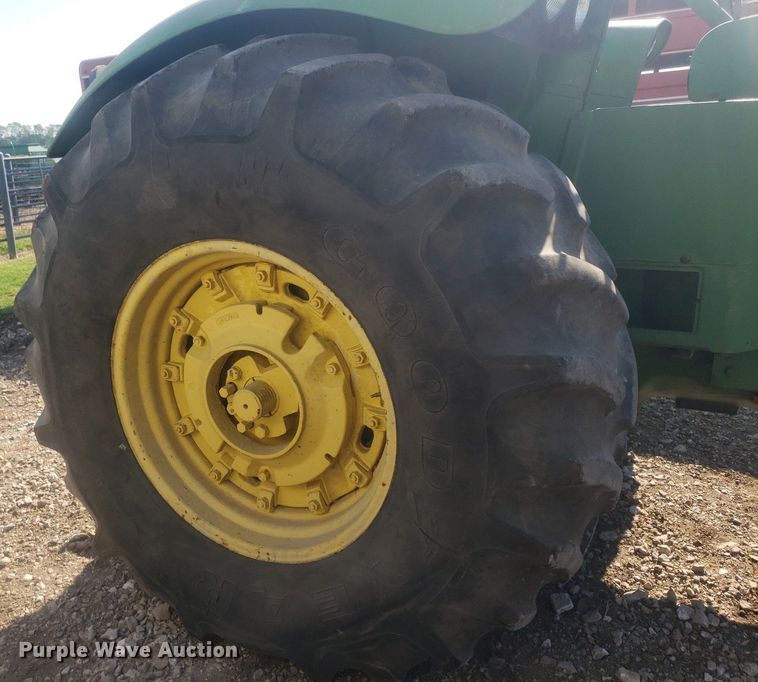 image for item IP9335 1963 John Deere 5010  tractor