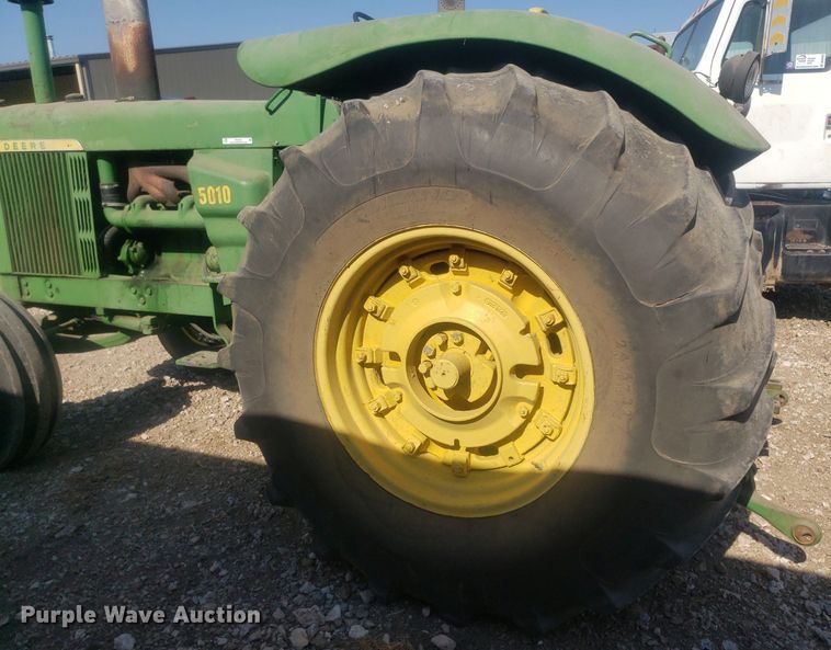 image for item IP9335 1963 John Deere 5010  tractor