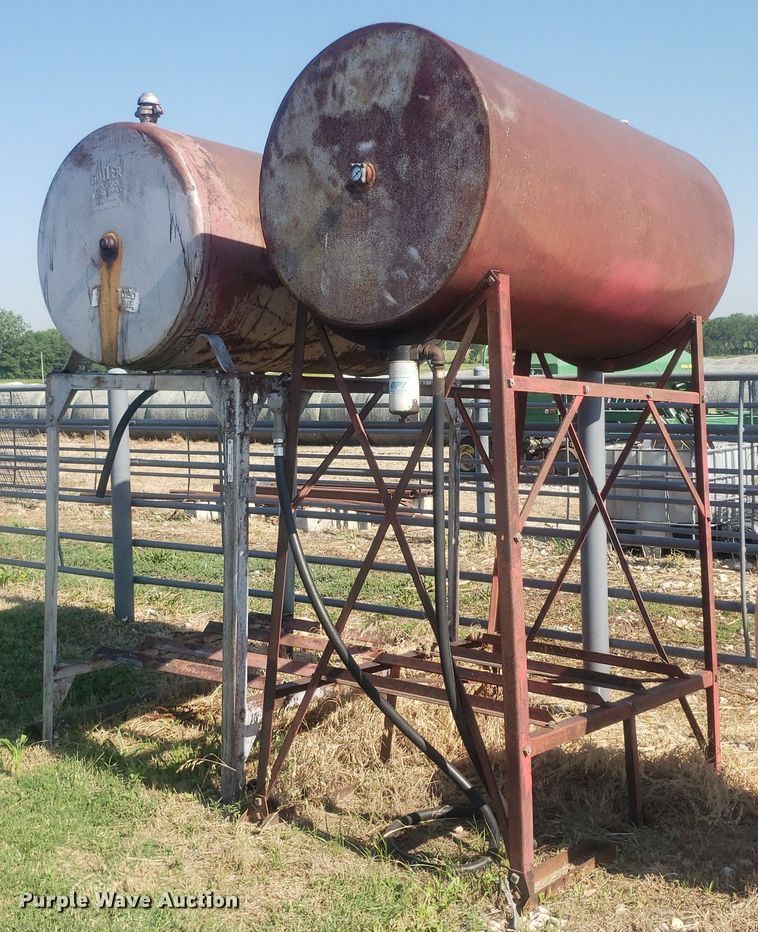 image for item IP9336 (2) fuel tanks