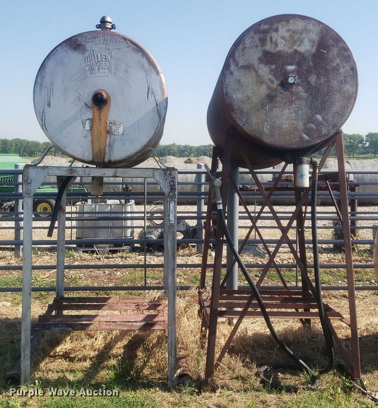 image for item IP9336 (2) fuel tanks