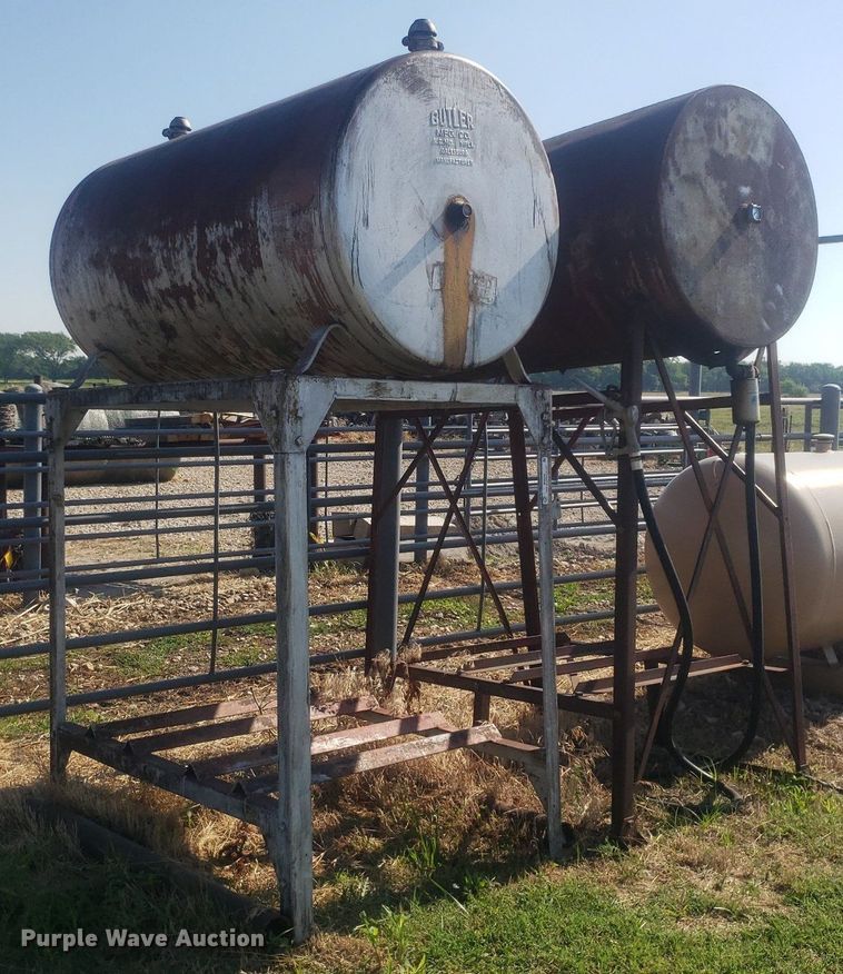 image for item IP9336 (2) fuel tanks