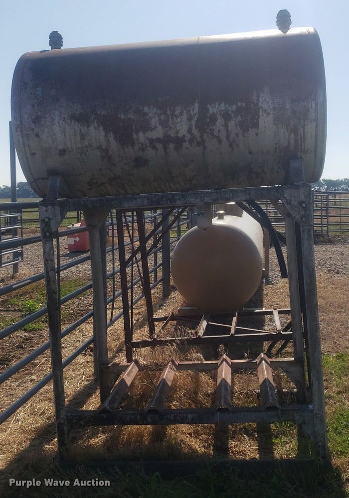 image for item IP9336 (2) fuel tanks