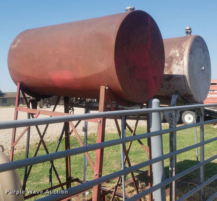 image for item IP9336 (2) fuel tanks