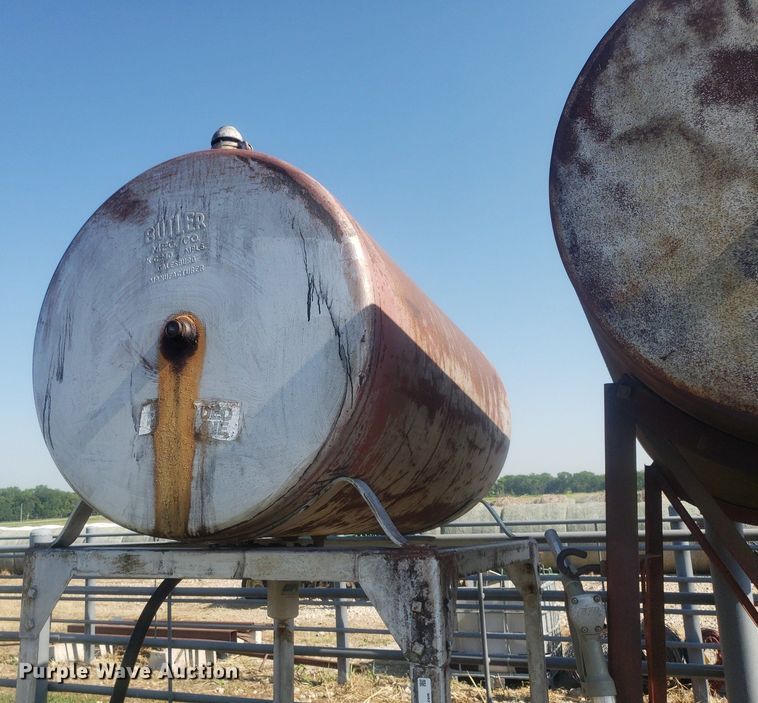 image for item IP9336 (2) fuel tanks