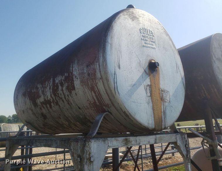 image for item IP9336 (2) fuel tanks