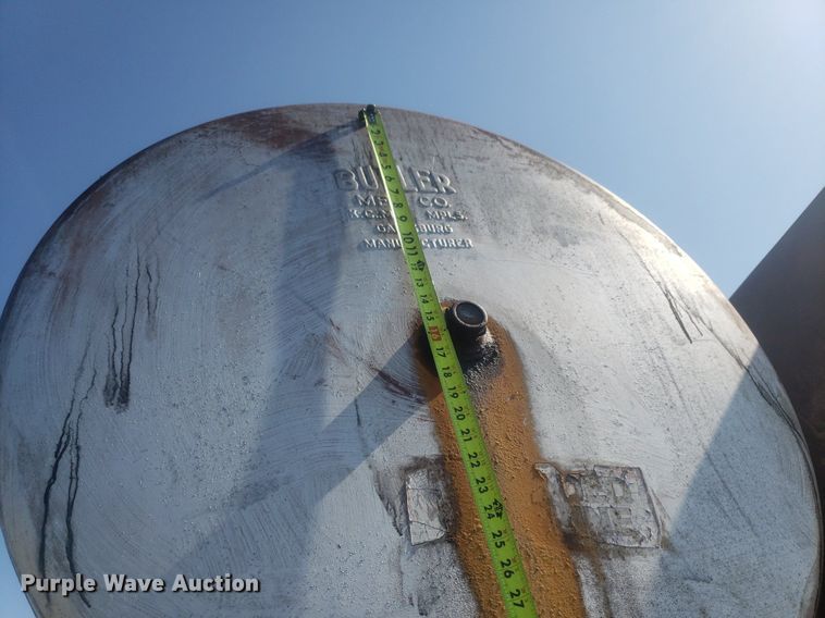 image for item IP9336 (2) fuel tanks