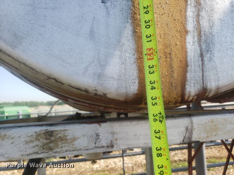 image for item IP9336 (2) fuel tanks