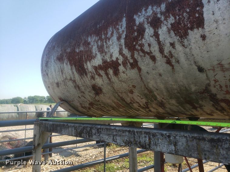 image for item IP9336 (2) fuel tanks