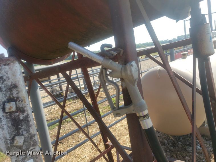 image for item IP9336 (2) fuel tanks