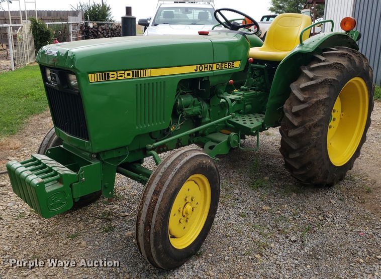 image for item IP9355 1982 John Deere 950  tractor