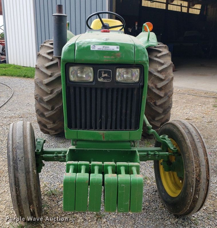 image for item IP9355 1982 John Deere 950  tractor