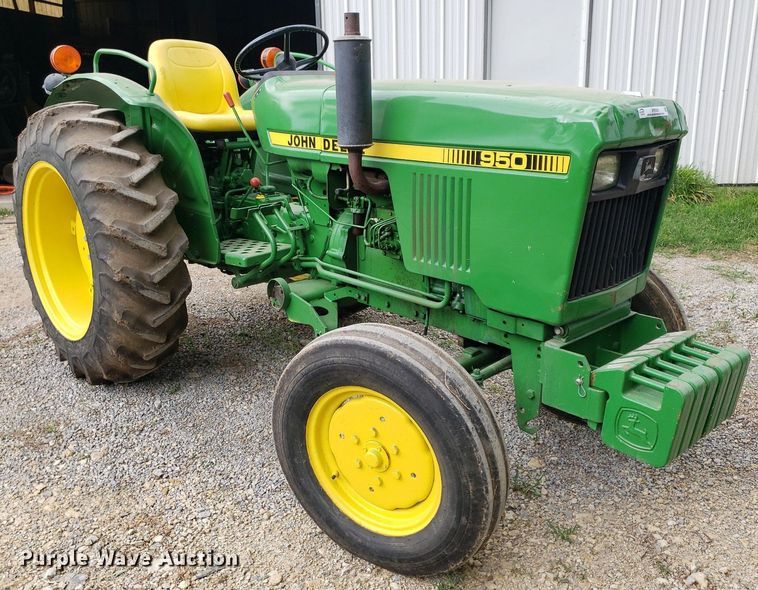image for item IP9355 1982 John Deere 950  tractor