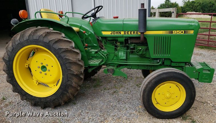 image for item IP9355 1982 John Deere 950  tractor
