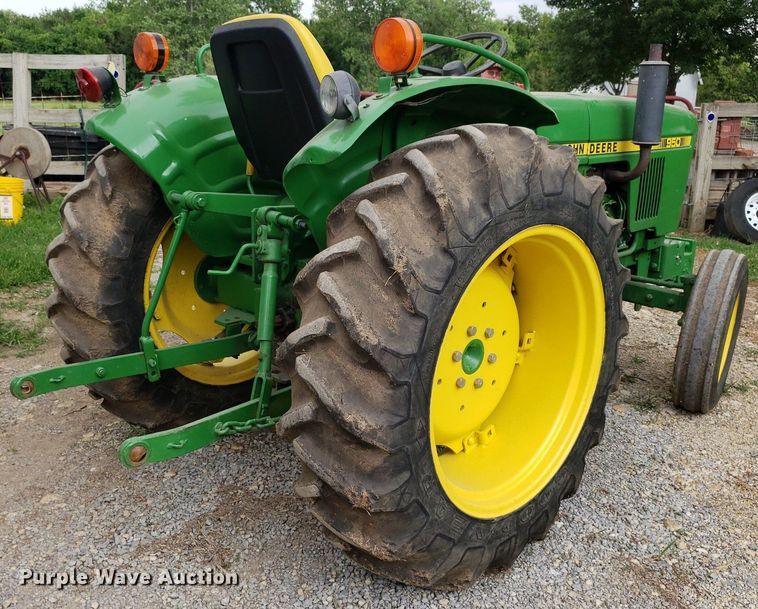 image for item IP9355 1982 John Deere 950  tractor