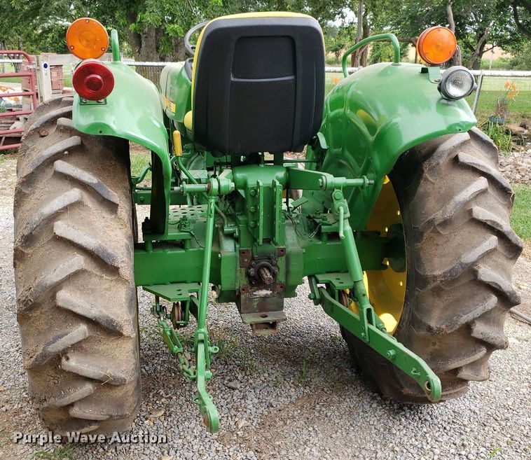 image for item IP9355 1982 John Deere 950  tractor
