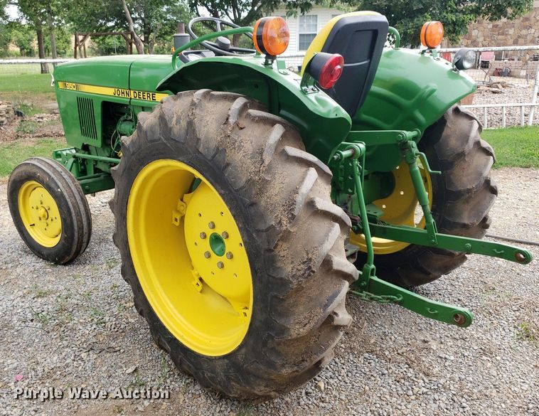 image for item IP9355 1982 John Deere 950  tractor