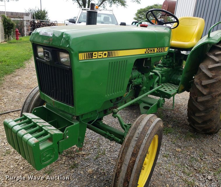 image for item IP9355 1982 John Deere 950  tractor