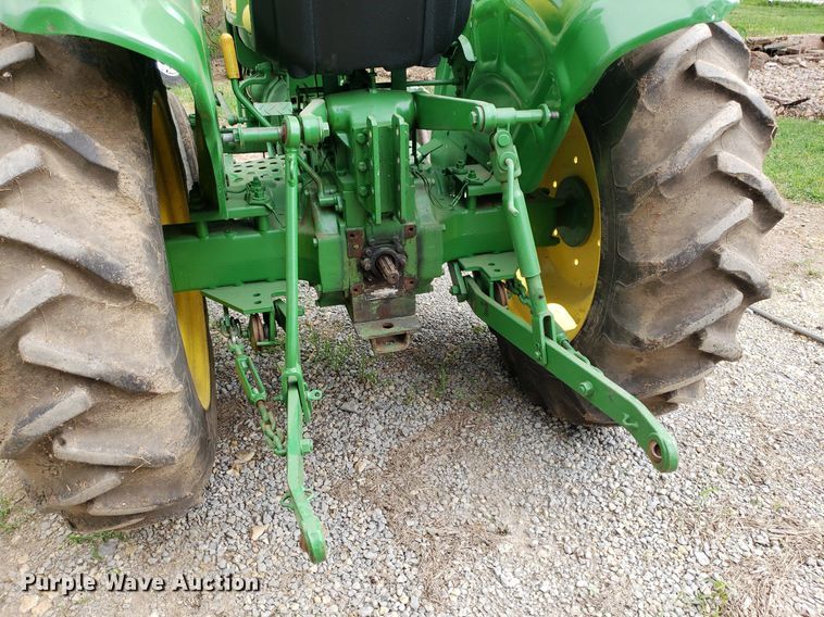 image for item IP9355 1982 John Deere 950  tractor