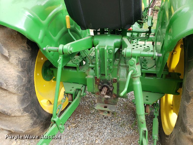 image for item IP9355 1982 John Deere 950  tractor