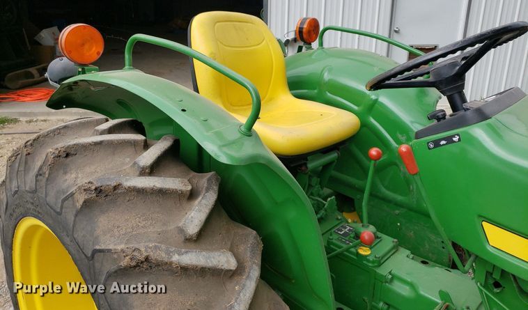 image for item IP9355 1982 John Deere 950  tractor