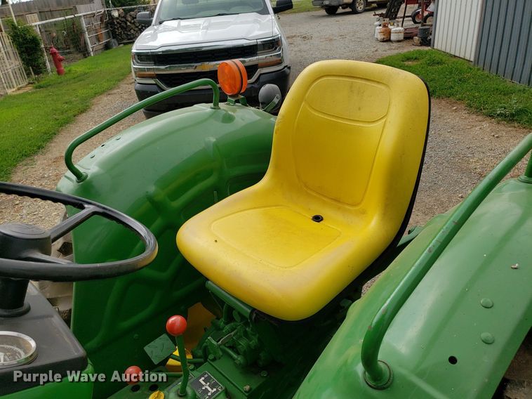 image for item IP9355 1982 John Deere 950  tractor