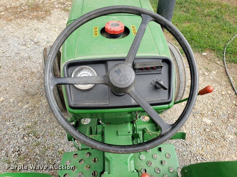 image for item IP9355 1982 John Deere 950  tractor