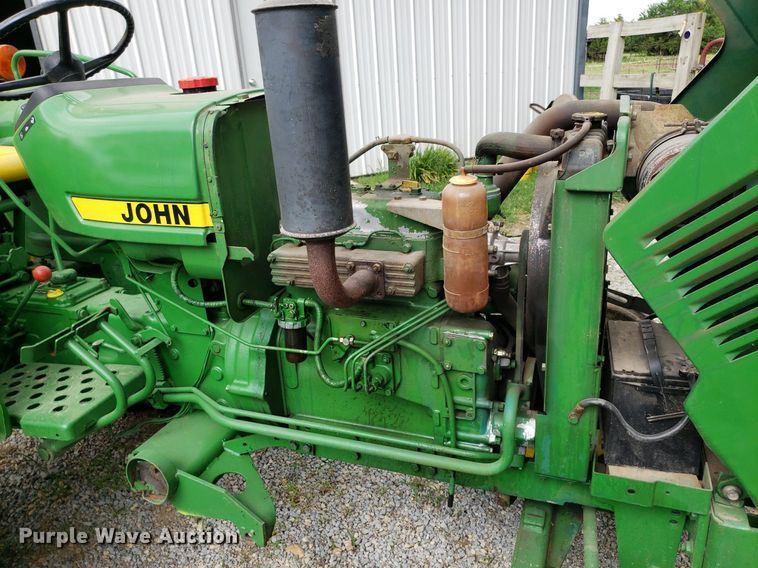 image for item IP9355 1982 John Deere 950  tractor