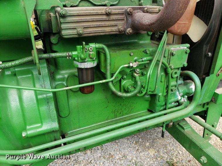 image for item IP9355 1982 John Deere 950  tractor