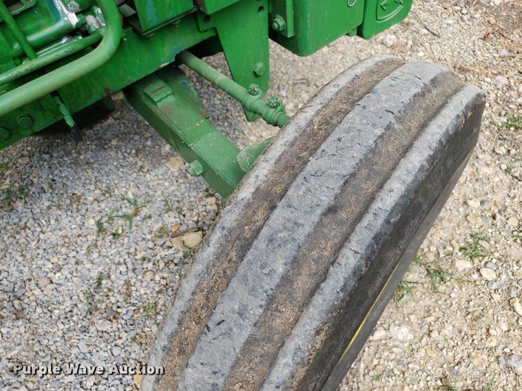 image for item IP9355 1982 John Deere 950  tractor