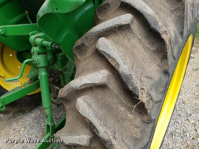 image for item IP9355 1982 John Deere 950  tractor