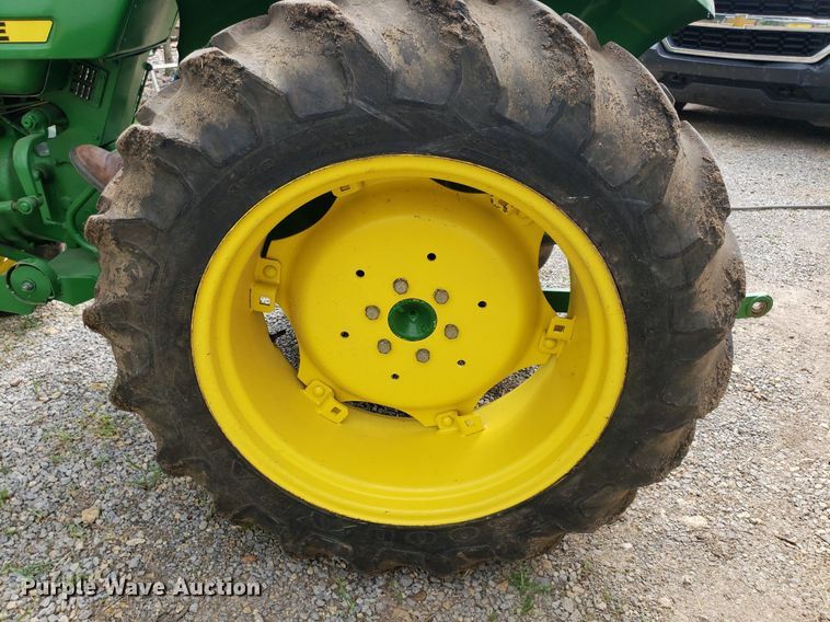 image for item IP9355 1982 John Deere 950  tractor