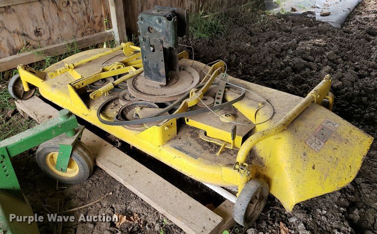 image for item IP9355 1982 John Deere 950  tractor