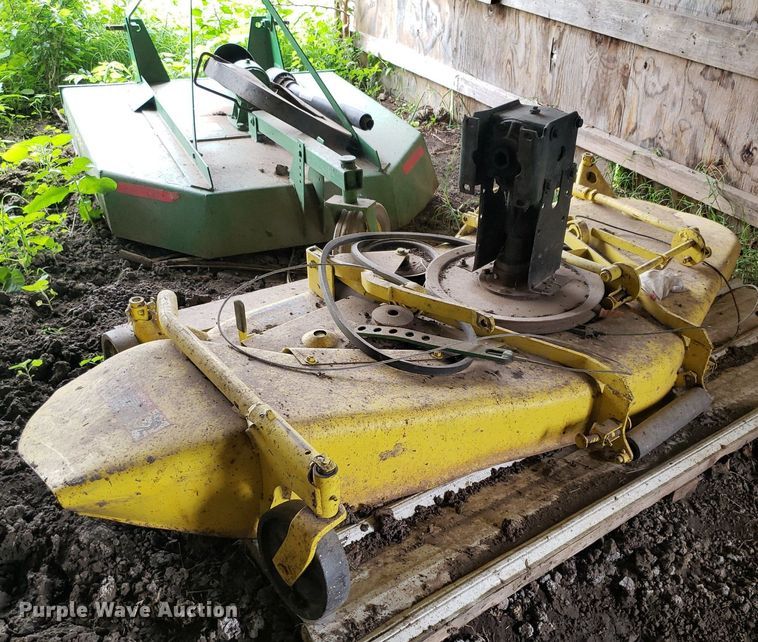 image for item IP9355 1982 John Deere 950  tractor