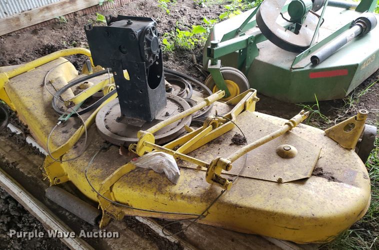 image for item IP9355 1982 John Deere 950  tractor