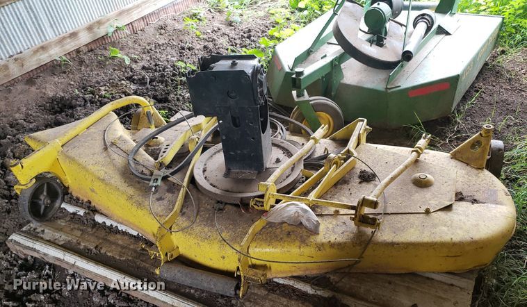 image for item IP9355 1982 John Deere 950  tractor