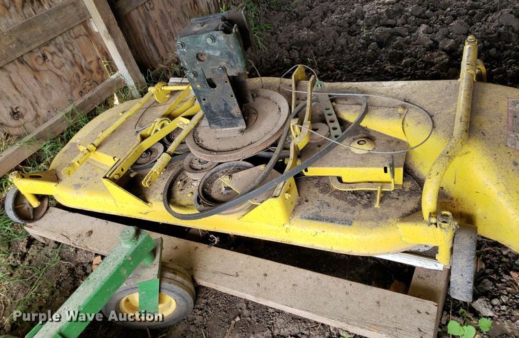 image for item IP9355 1982 John Deere 950  tractor