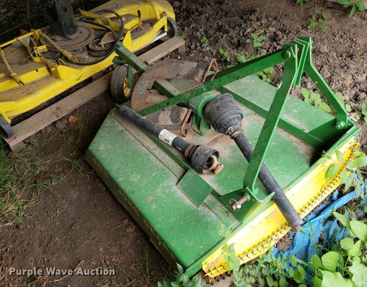 image for item IP9355 1982 John Deere 950  tractor