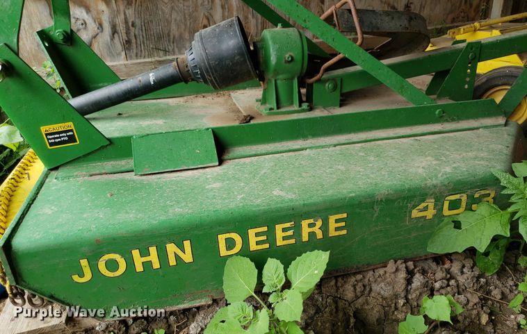 image for item IP9355 1982 John Deere 950  tractor