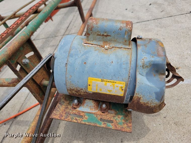 image for item JO9194 Little Giant  hay bale elevator