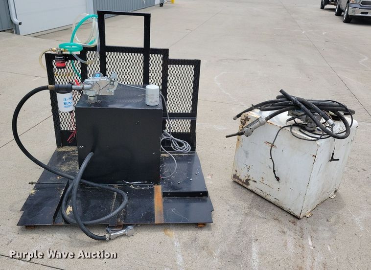 image for item JO9195 (2) auxiliary fuel tanks