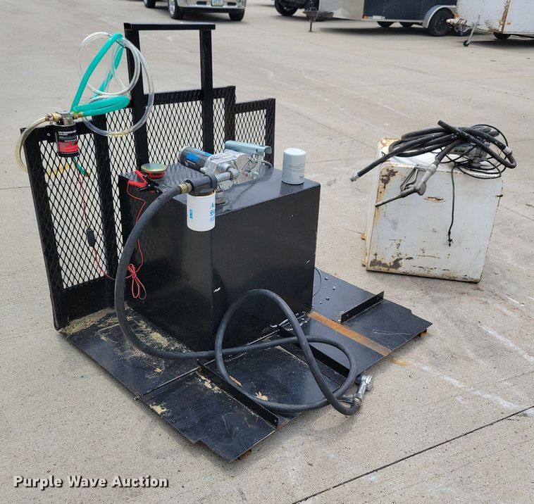 image for item JO9195 (2) auxiliary fuel tanks