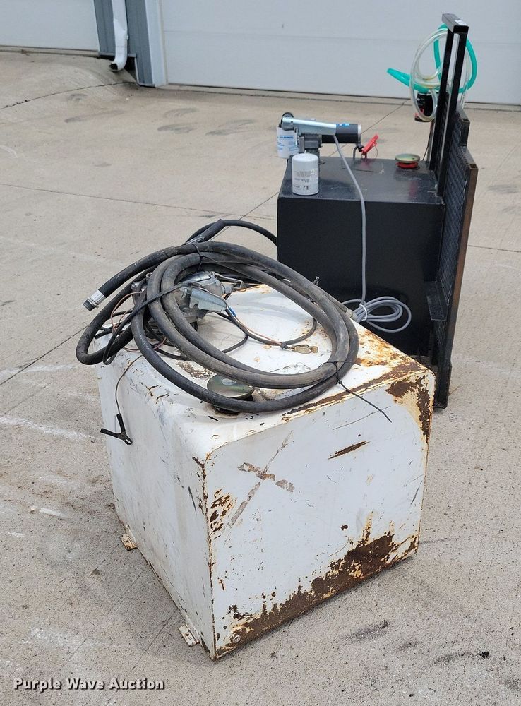 image for item JO9195 (2) auxiliary fuel tanks