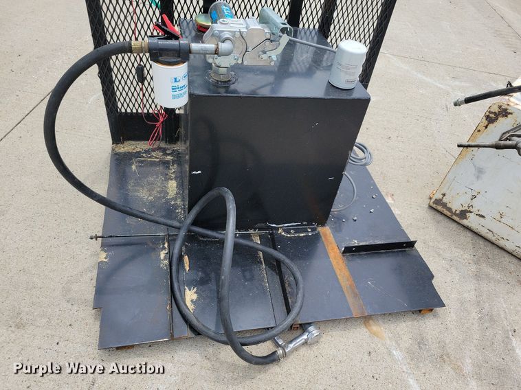 image for item JO9195 (2) auxiliary fuel tanks