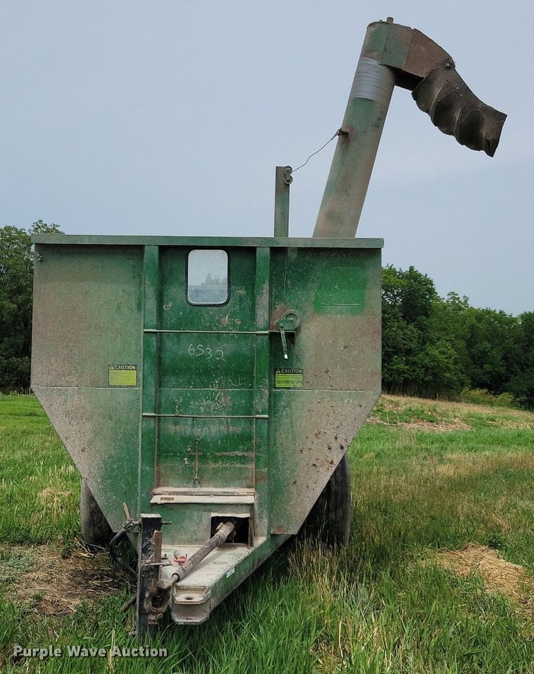 image for item JO9257 Hinson 812  grain cart