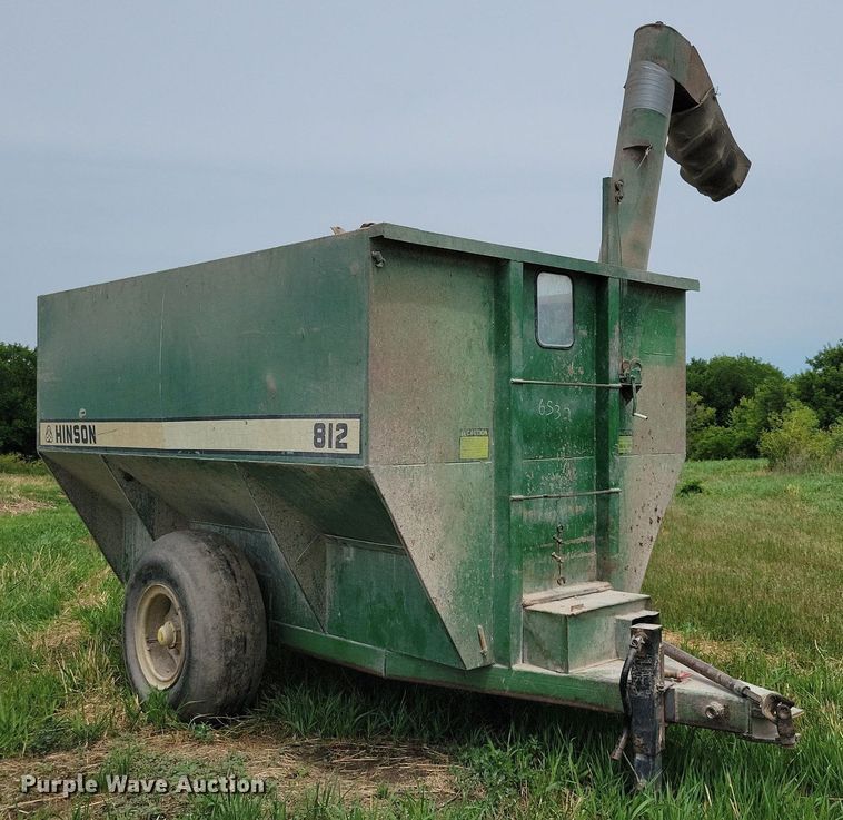 image for item JO9257 Hinson 812  grain cart